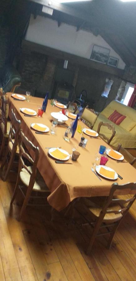 Cedres Bleus De Joany Chez Nathalie Hotel Viviez Luaran gambar